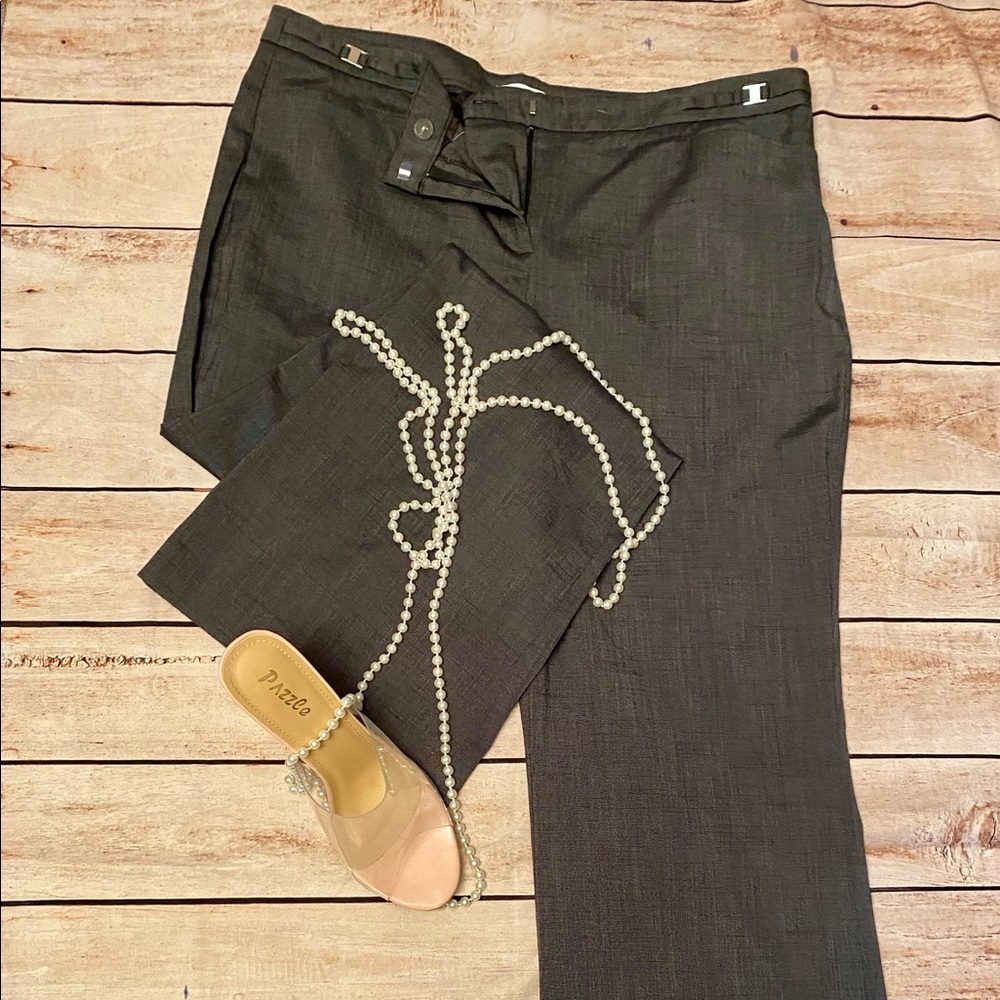 NEW YORK & COMPANY! Stylish wide leg Trouser size 16 average gray